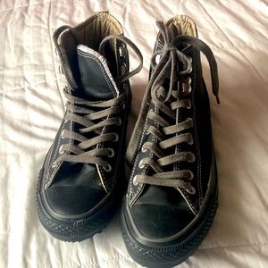 Converse all black synthetic upper size 7 boot